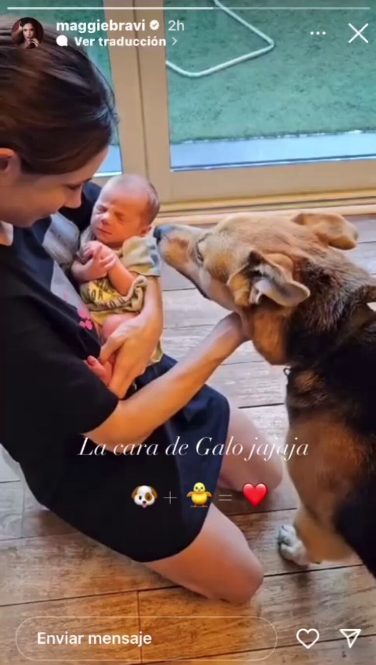 Magui Bravi con su hijo y su perro.