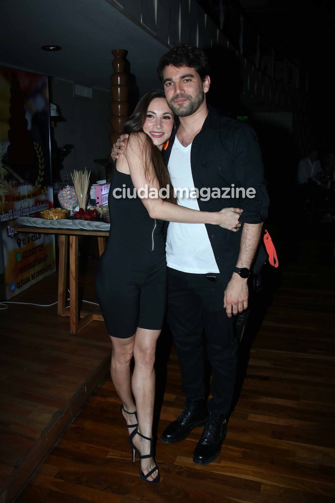 Magui Bravi y Octavio Cattaneo en el cumpleaños de José María Muscari. (Foto: Movilpress)