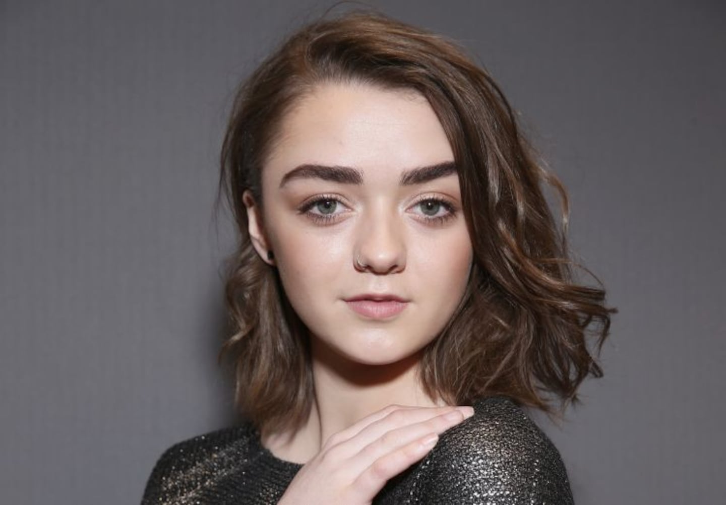 Maisie Williams y su coqueteo con el estilo irreverente y juvenil