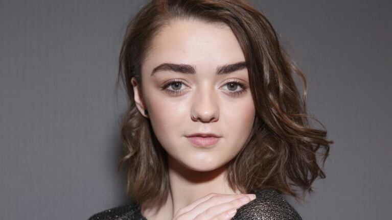 Maisie Williams y su coqueteo con el estilo irreverente y juvenil