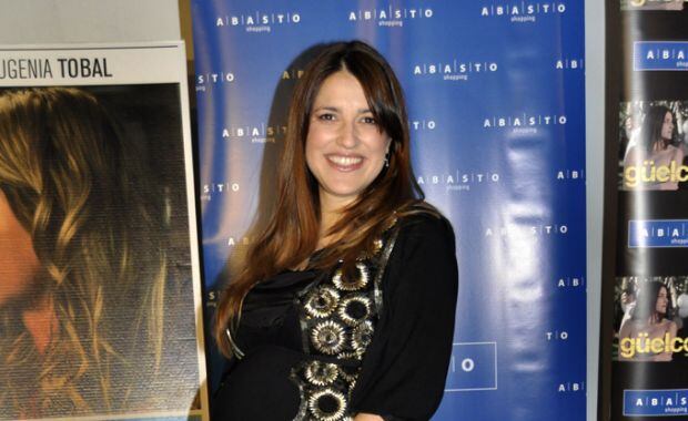 Maju Lozano embarazada de 9 meses, in black. (Foto: Jennifer Rubio)