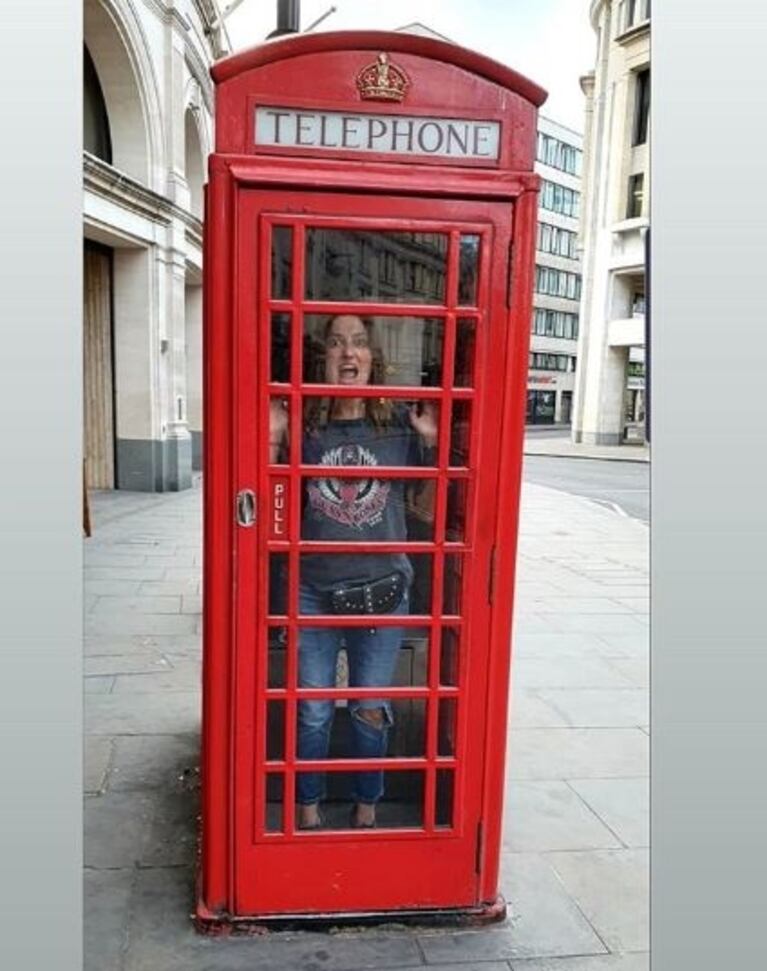 Maju Lozano y su novio, de vacaciones en Londres: su gracioso video en la librería de la película Notting Hill