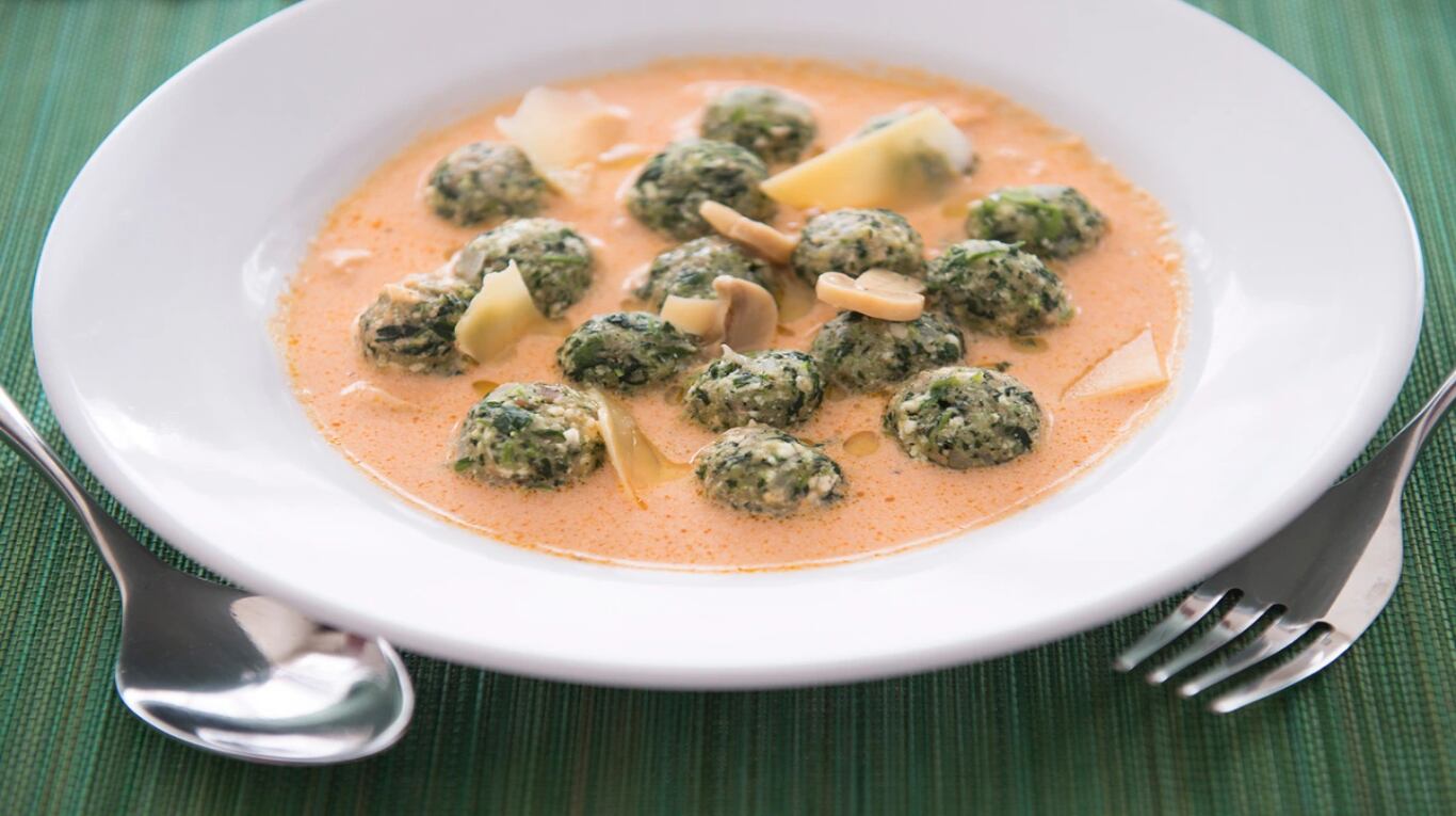 Malfatti de espinaca con salsa rosa: un clásico italiano reinventado       