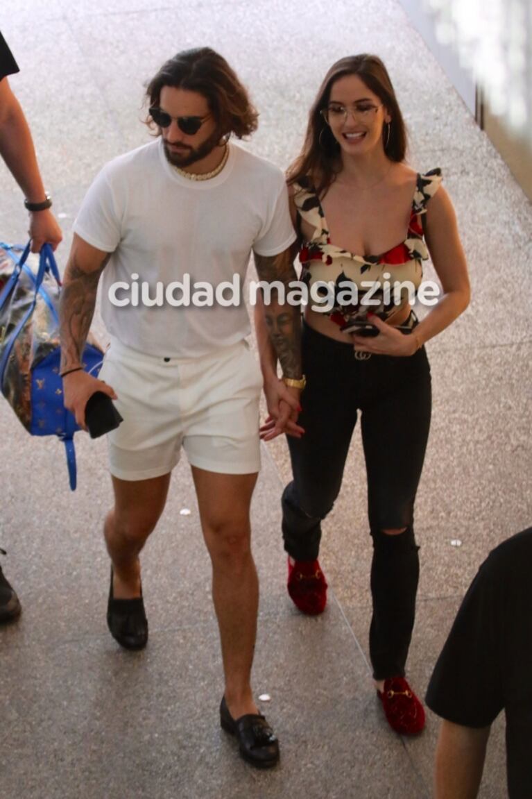 Maluma, enamorado y a los besos con Natalia Barulich en un shopping