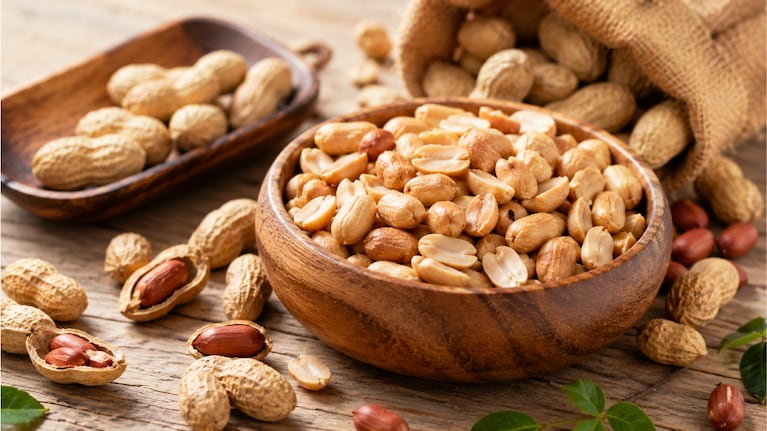 Maní, una alternativa saludable para reemplazar al huevo. Foto: IA