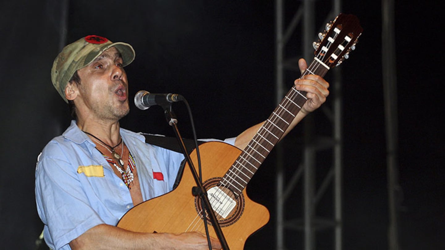 Manu Chao sale a la luz y se cuela en las casas de sus fans en plena cuarentena