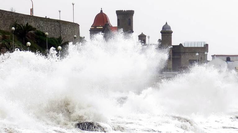 Mar del Plata: Treinta evacuados y anegamientos de calles por las fuertes lluvias