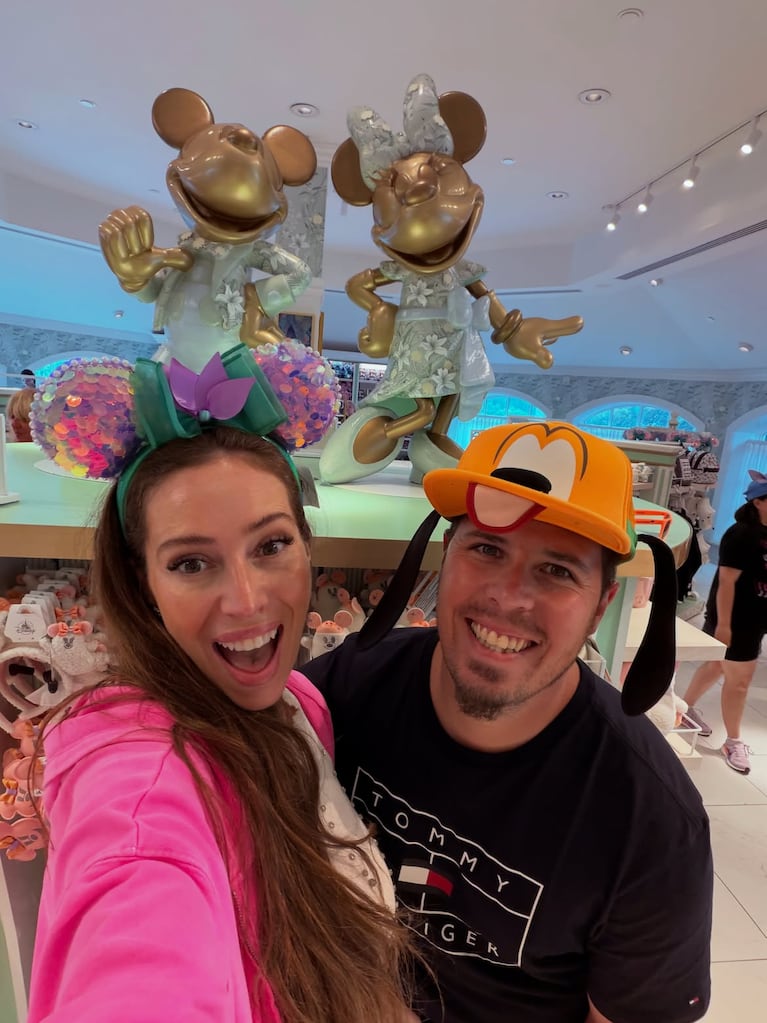 Mar Tarrés y su novio en Disney (Foto: Instagram @martarresok_)