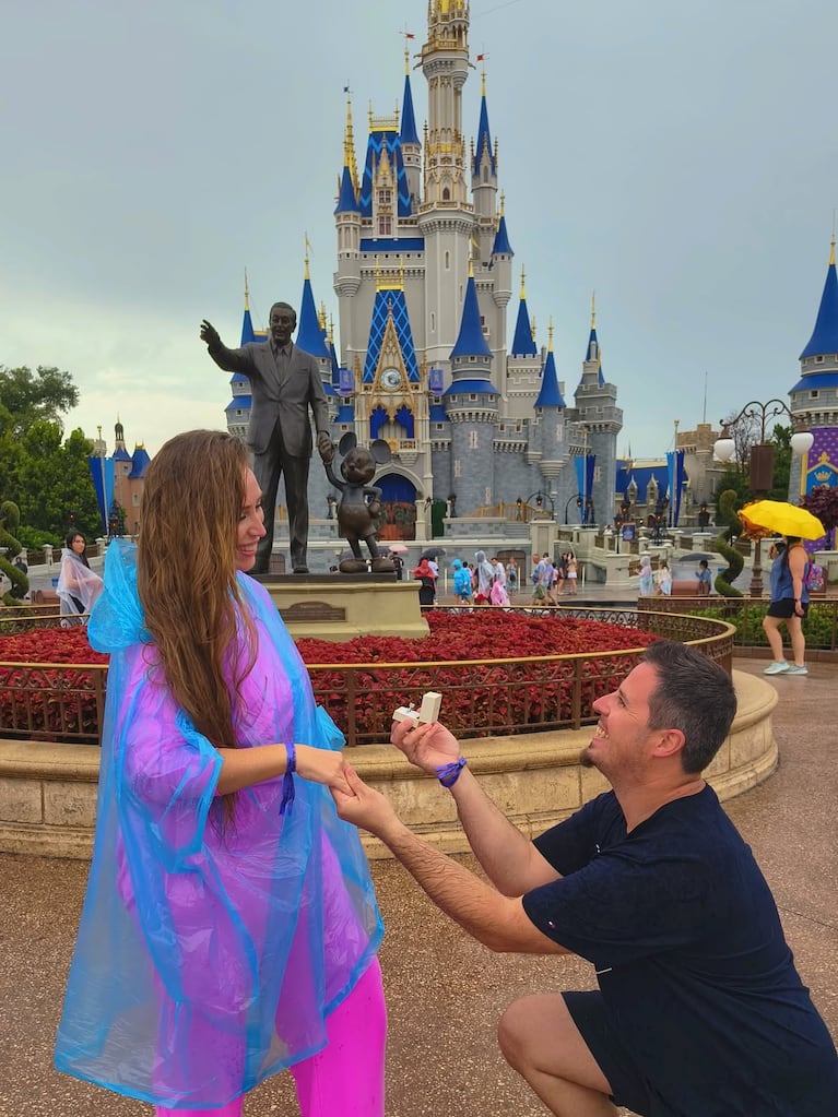 Mar Tarrés y su novio en Disney (Foto: Instagram @martarresok_)