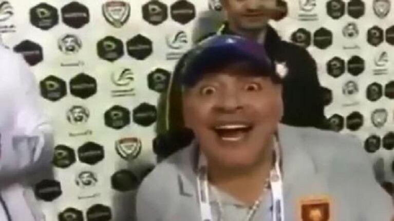 Maradona sigue siendo muy creativo a la hora de festejar los goles 