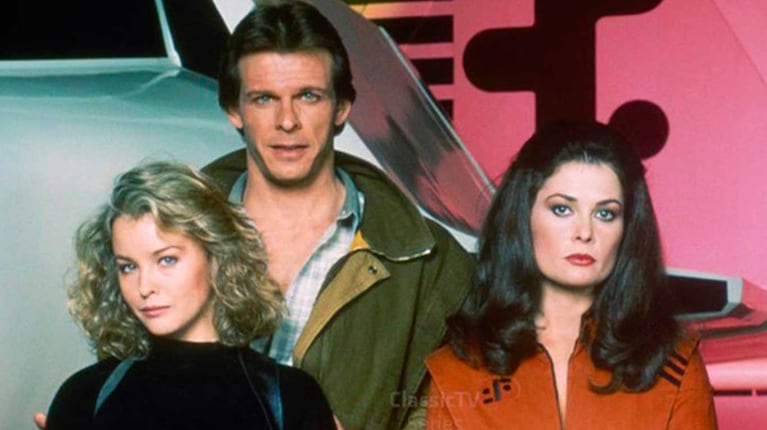 Marc Singer con Faye Grant y Jane Badler en V, Invasión Extraterrestre (Foto: Instagram @therealmarcsinger)