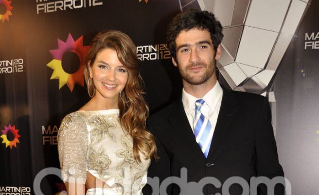 Marcela Kloosterboer y Fernando Sieling, enamorados en los Martín Fierro 2012. (Foto: Jennifer Rubio)
