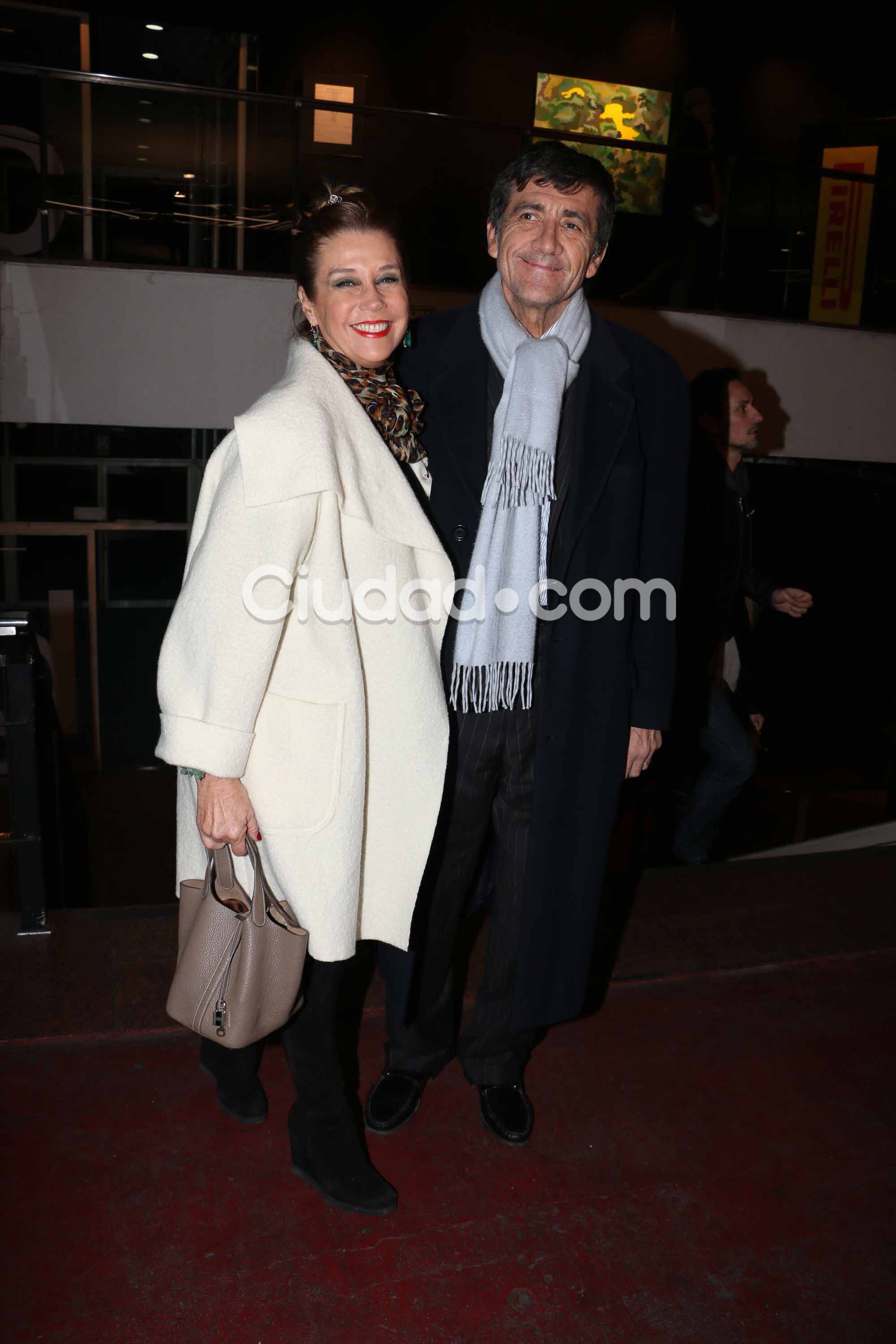 Marcela Tinayre y Marcos Gastaldi fueron a ver a Juana Viale al teatro (Foto: Movilpress)