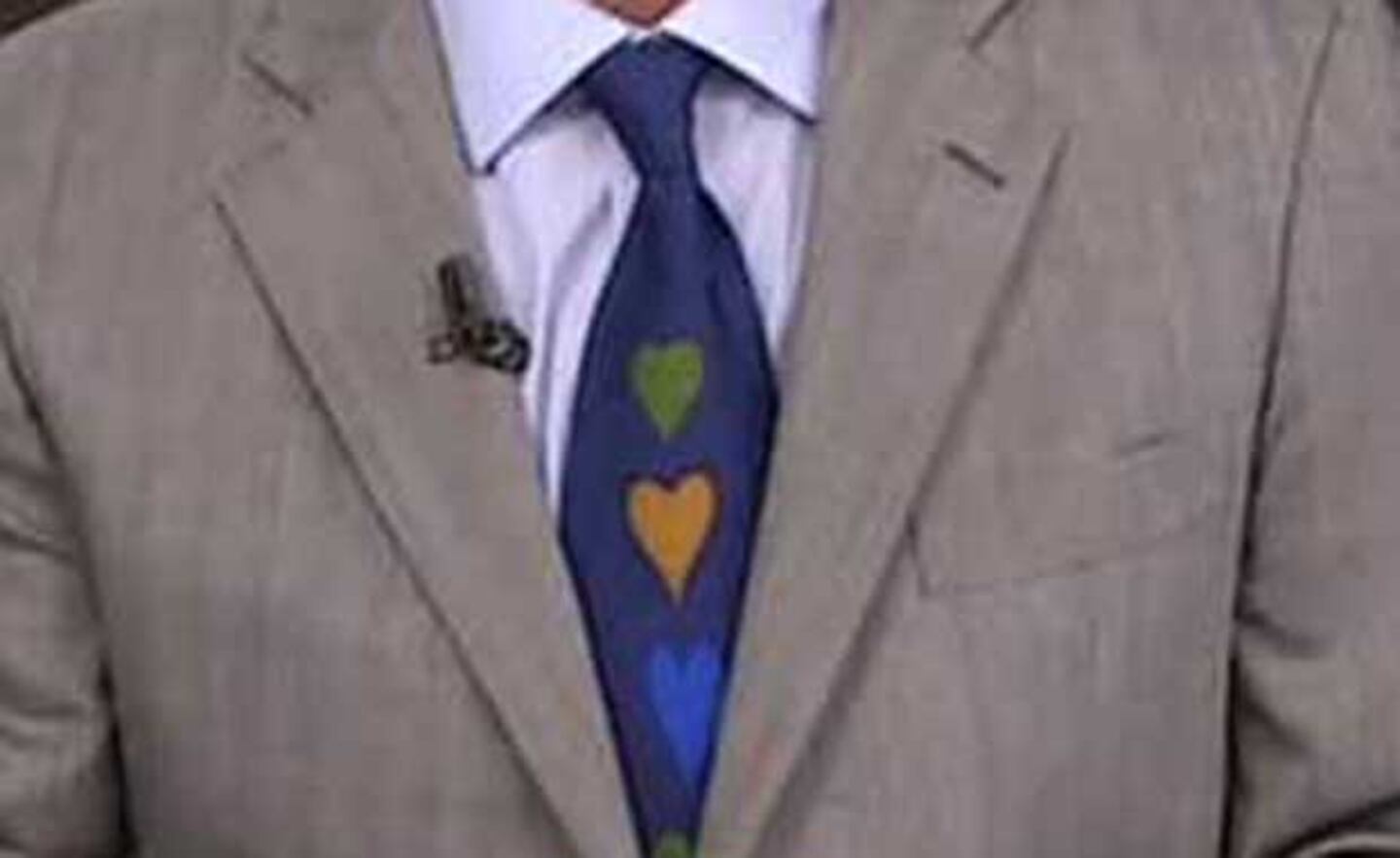 Marcelo Bonelli y su corbata de corazones fueron furor en Twitter