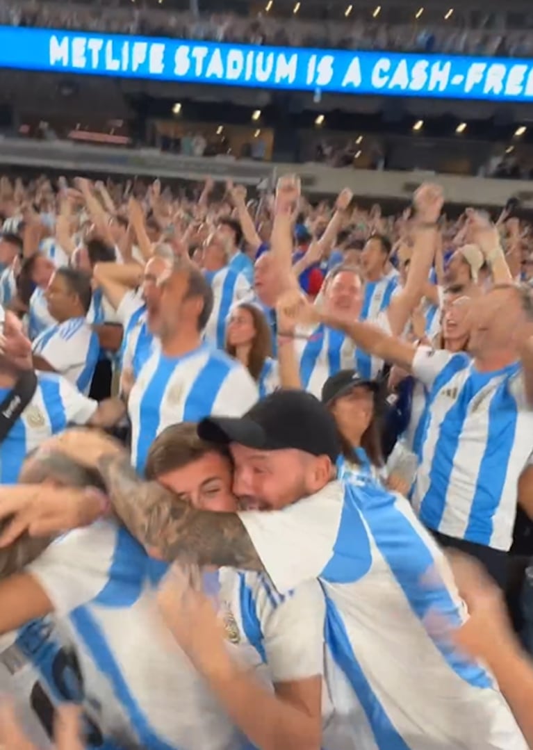 Marcelo festejó el gol de Argentina frente a Chile.