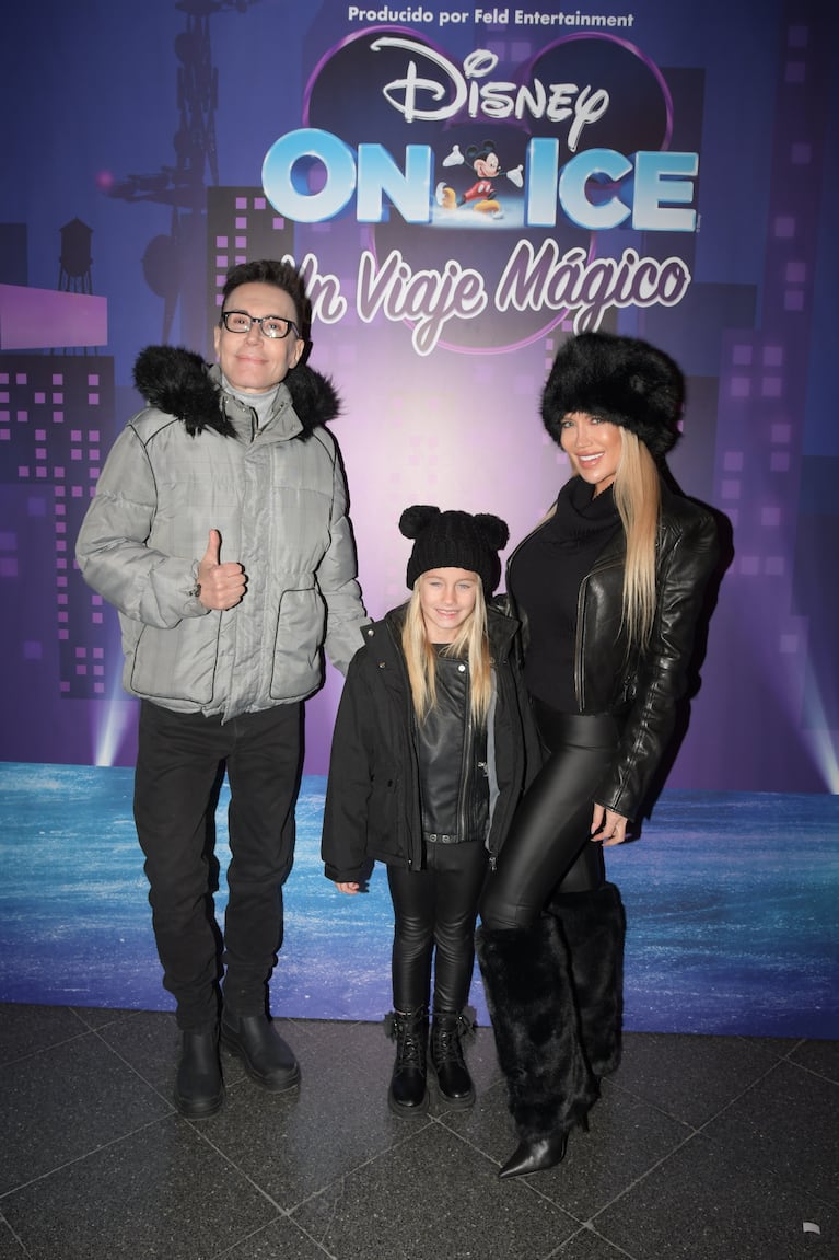 Marcelo Polino, Luciana y Matilda Salazar en el estreno de Disney On Ice (Foto: Prensa).