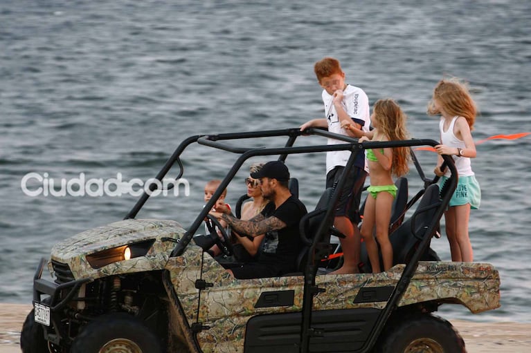 Marcelo Tinelli, Guillermina Valdés y Lorenzo pasearon en cuatriciclo por Punta del Este (Foto: PC3)