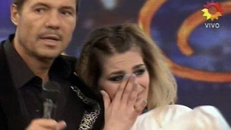 Marcelo Tinelli junto a Jennifer Owczarczyn, la segunda eliminada de Bailando 2012. (Foto: Captura TV)