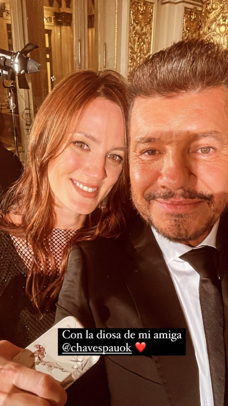 Marcelo Tinelli se mostró otra vez con Paula Robles: fueron juntos a ver a Juanita al Teatro Colón