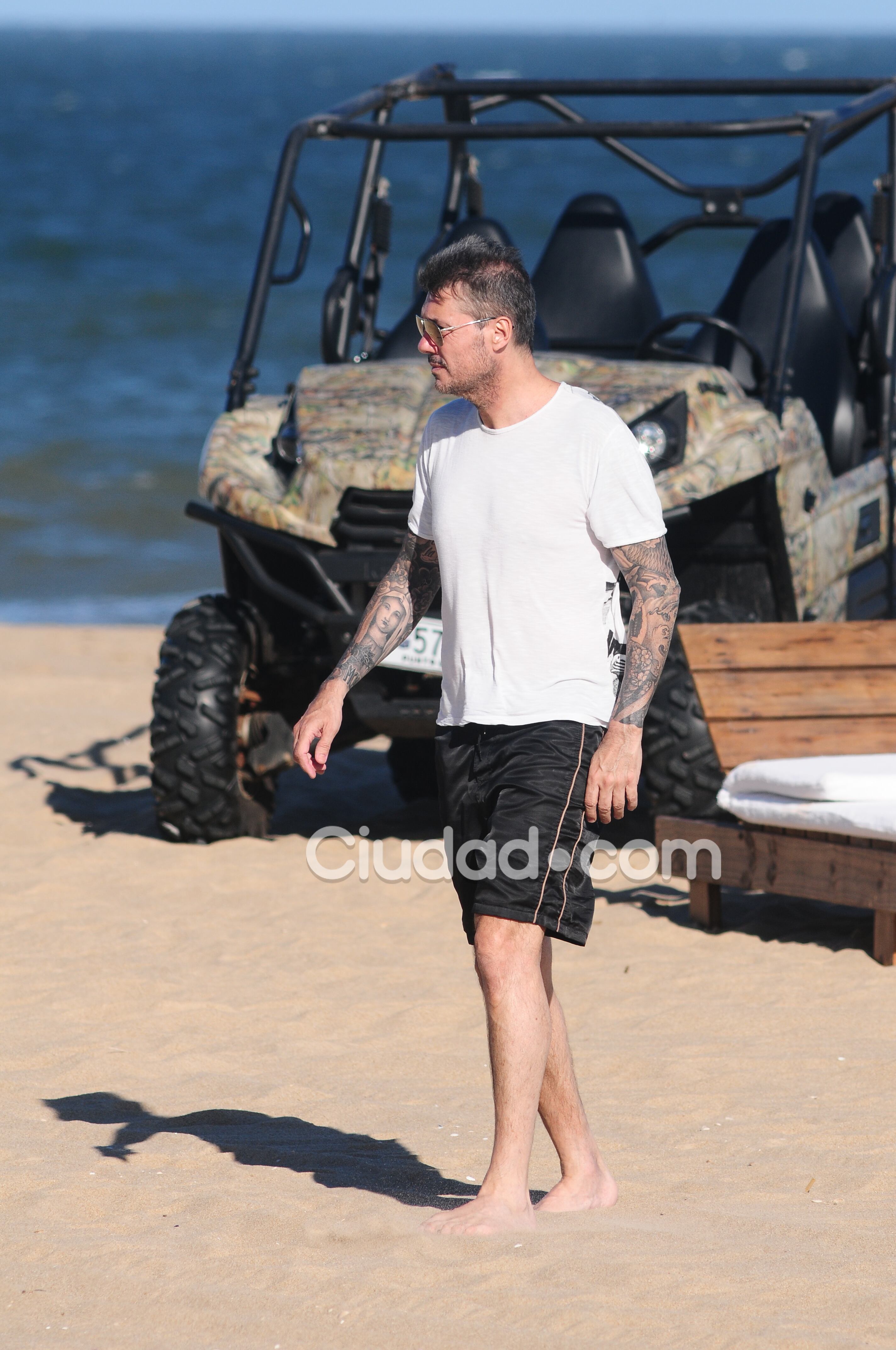 Marcelo Tinelli y Guillermina Valdés, felices junto a Lolo en Punta (Fotos: MSnews). 