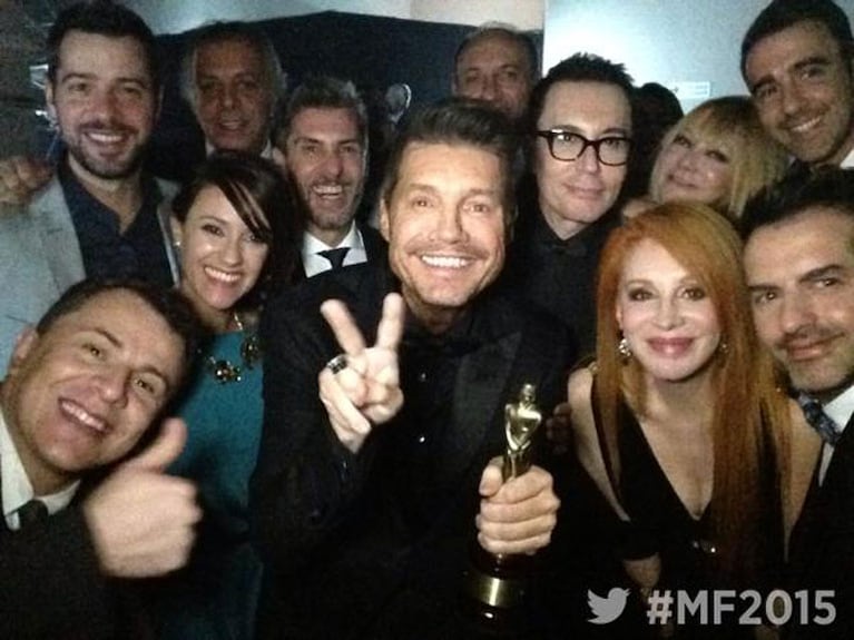Marcelo Tinelli y la troupe de ShowMatch celebrando (Fotos: @eltreceoficial). 