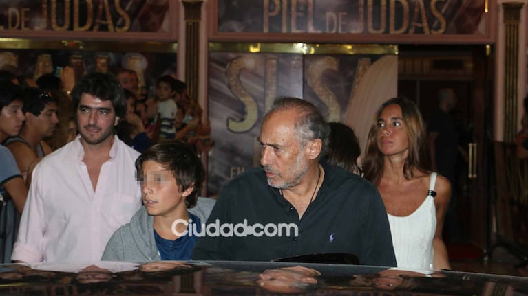 Marcelo Tinelli y su familia disfrutaron de la obra de Susana Giménez (Fotos: Movilpress).
