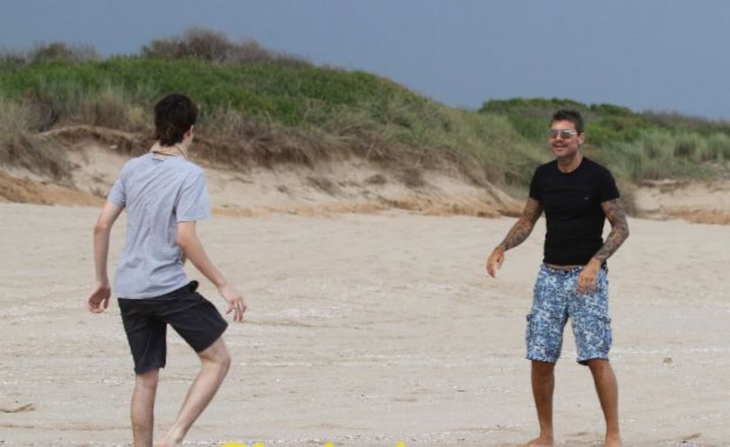 Marcelo Tinelli y su hijo Francisco se divirtieron en la playa (Foto: Ciudad.com). 