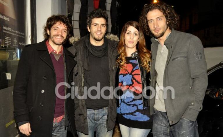 Marco Antonio Caponi fue con su novia al estreno de 4D Óptico.  (Foto: Jennifer Rubio)