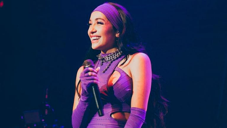 María Becerra durante un show.