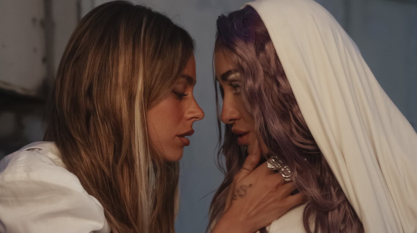 María Becerra y Tini estrenan “Hasta que me enamoro”: mirá el video y los looks de las cantantes