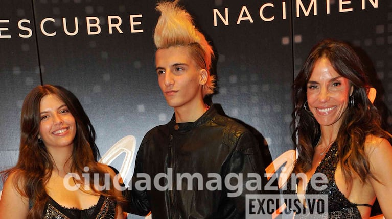 María Susini y sus hijos, India y León Moro Arana en la noche porteña (Foto: Movilpress).