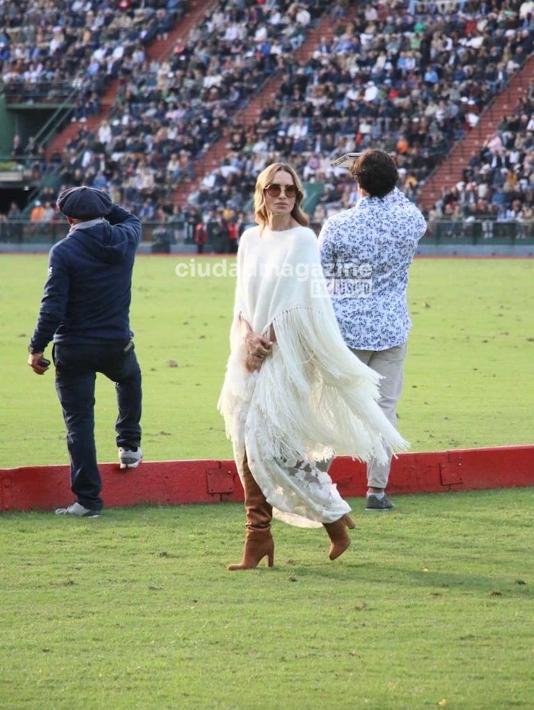 María Vázquez fue a ver a su hijo y su marido jugar frente a La Natividad (Fotos: Movilpress)