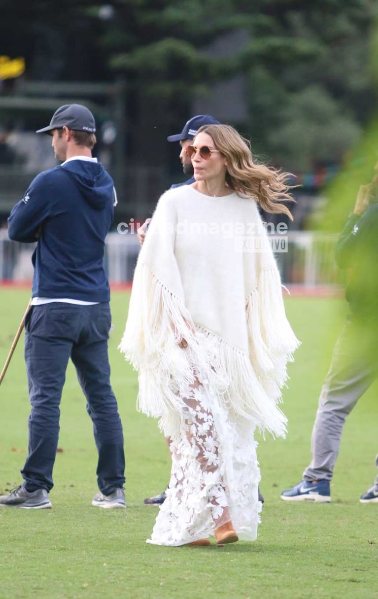 María Vázquez fue a ver a su hijo y su marido jugar frente a La Natividad (Fotos: Movilpress)