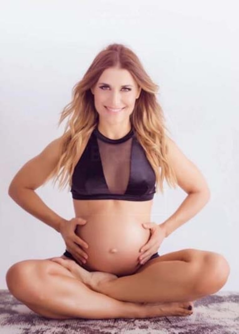 Mariana Brey celebró el final del octavo mes de embarazo y mostró cómo creció su panza con un antes y después