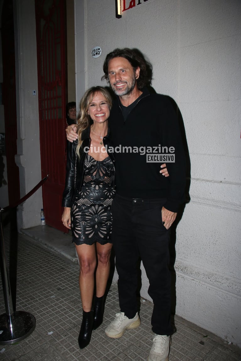 Mariana Fabbiani y su marido en el cumpleaños de Charly García (Foto: Movilpress).