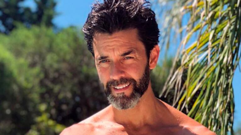 Mariano Martínez impactó con sus fotos bronceándose al aire libre.