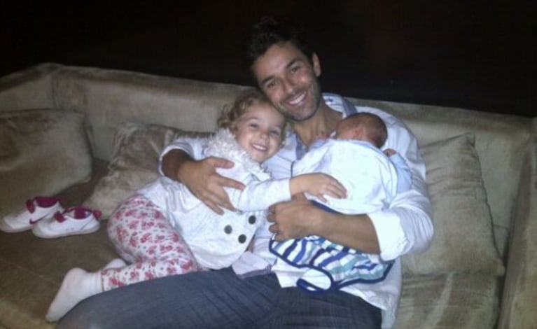 Mariano Martínez presentó a su bebé Milo, en una foto junto con su hija mayor: "Los amo"