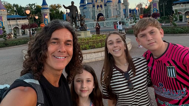 Mariano Martínez viajó a Disney con sus tres hijos (Foto: Instagram @marianom78)