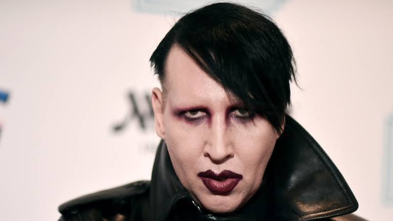 Marilyn Manson es acusado formalmente de escupir y tirarle sus mocos a una mujer