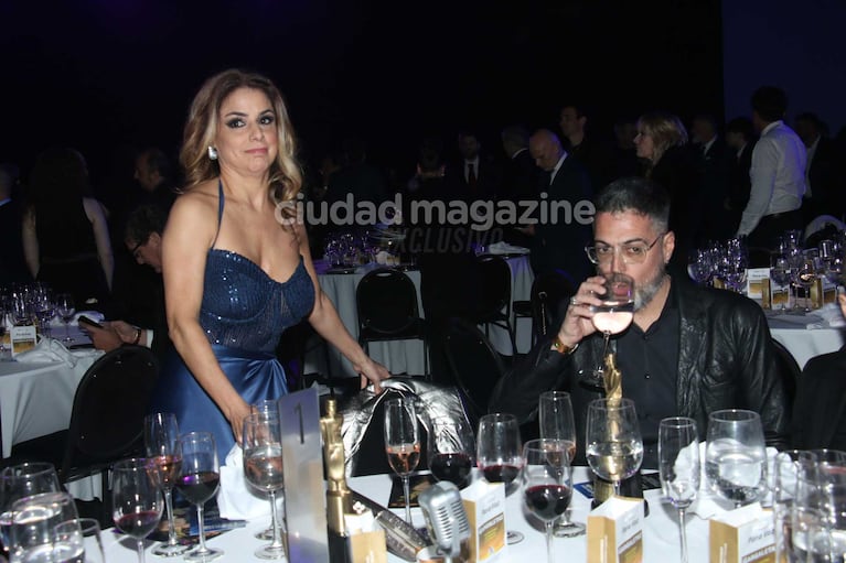 Marina Calabró y Rolando Barbano tras el desecnuentro de las dedicatorias en el Martín Fierro a la radio (Foto: Movilpress)
