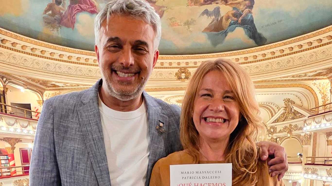 Mario Massaccesi y Patricia Daleiro con su nuevo libro (Foto: Instagram @mariomassaccesi1)
