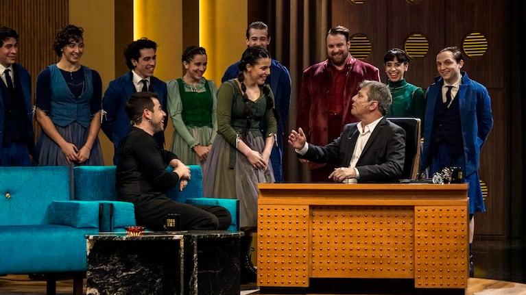 Mario Pergolini, su hija Valentina y el elenco de Despertar de Primavera en Otro Día Perdido (Foto: Prensa).