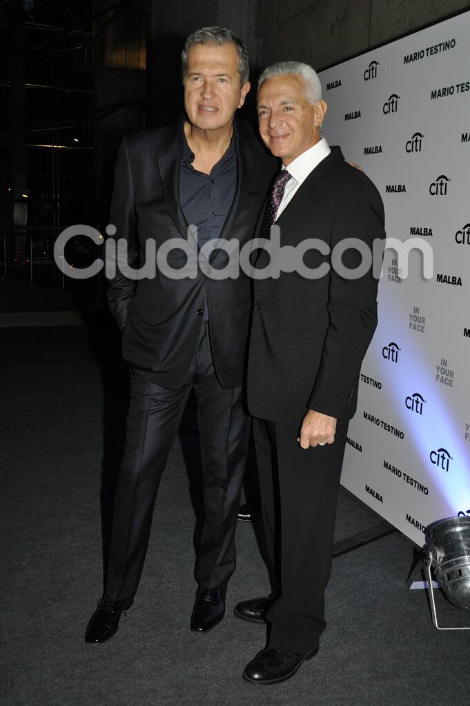 Mario Testino y Eduardo Costantini en el Malba. (Foto: Jennifer Rubio-Ciudad.com)