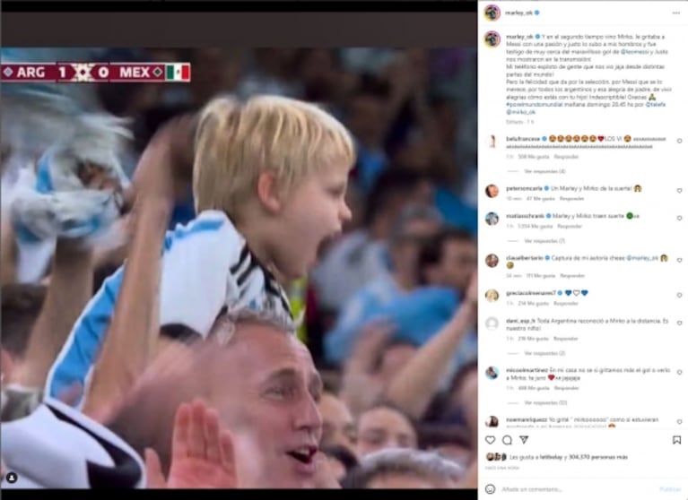 Marley y Mirko, fanatizados en la tribuna de Argentina en el Mundial Qatar 2022