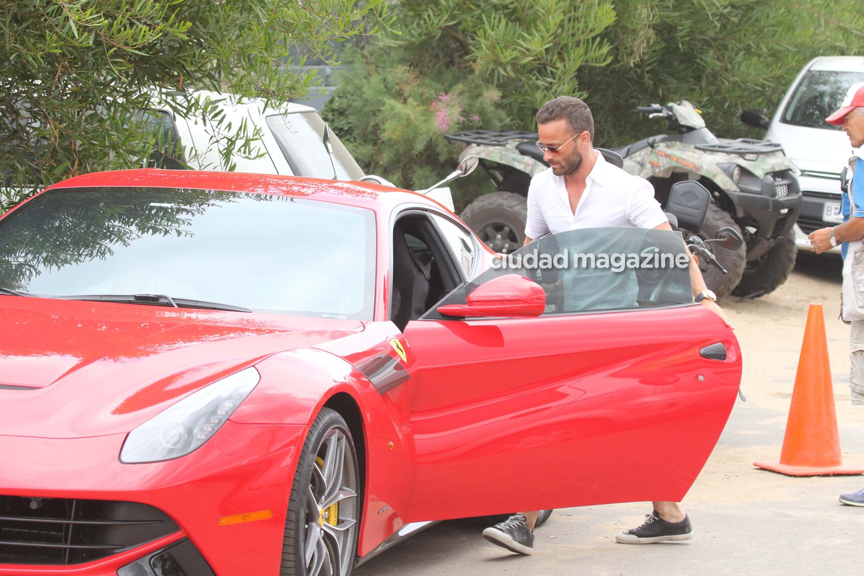 Martín Baclini, el paseo en Ferrari de un soltero codiciado por las calles de Punta del Este. (Foto: GM Press)