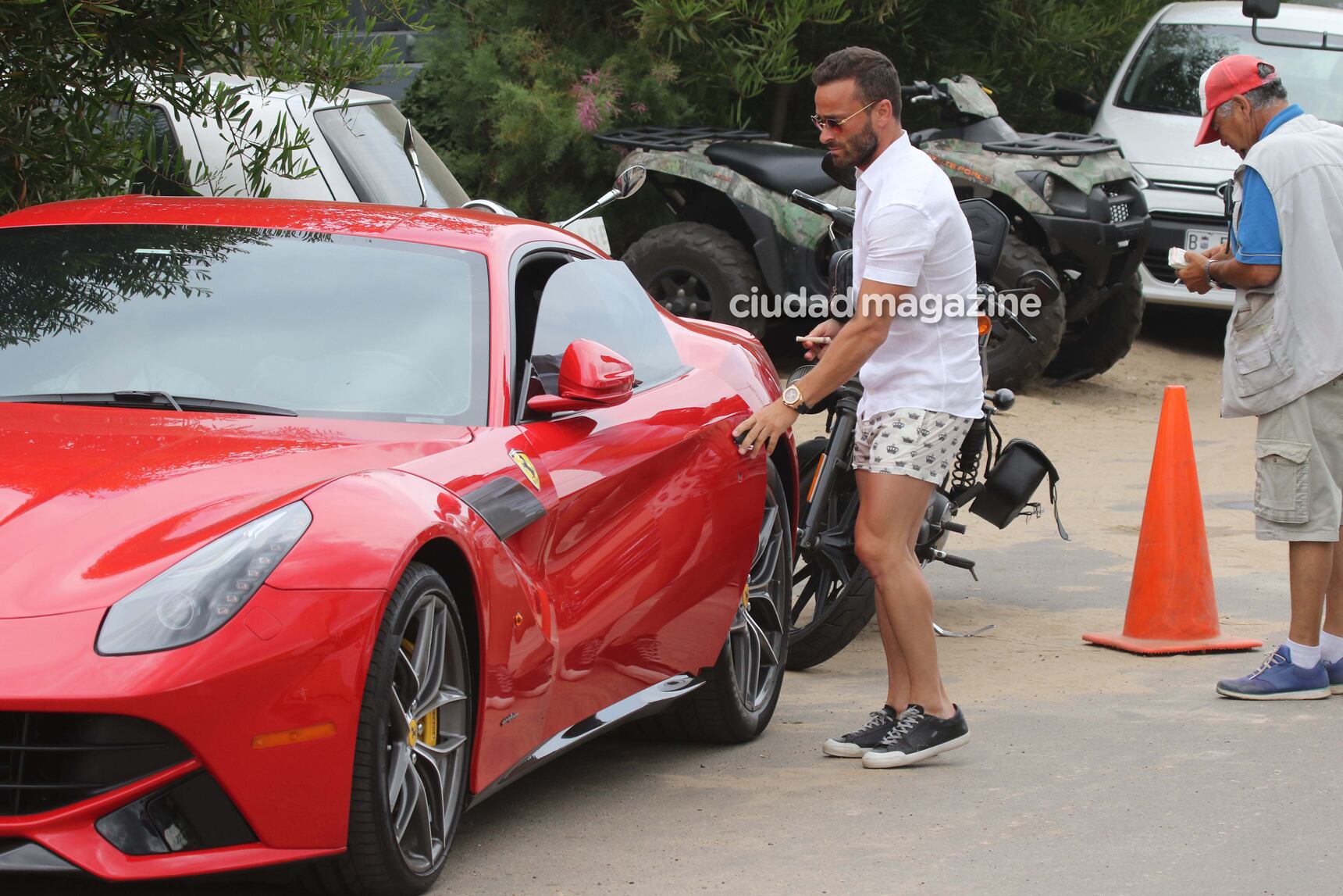 Martín Baclini, el paseo en Ferrari de un soltero codiciado por las calles de Punta del Este. (Foto: GM Press)