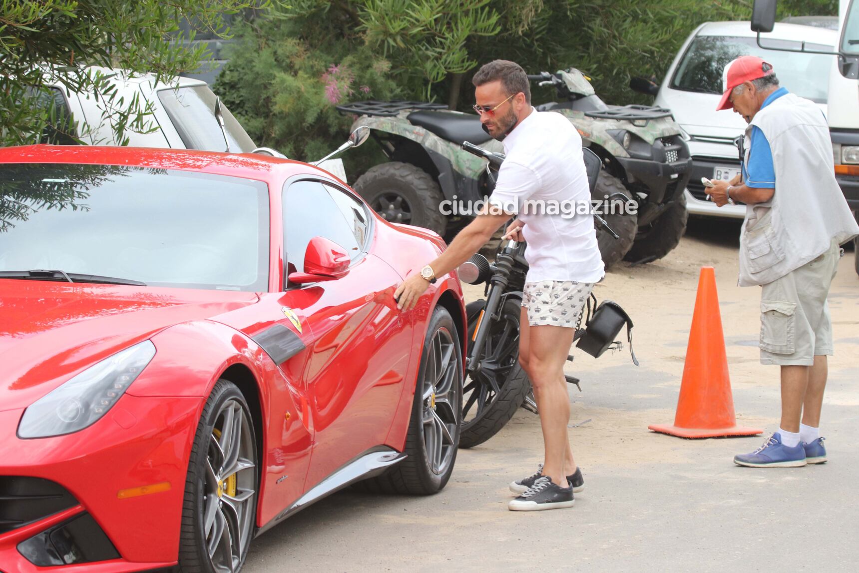 Martín Baclini, el paseo en Ferrari de un soltero codiciado por las calles de Punta del Este. (Foto: GM Press)