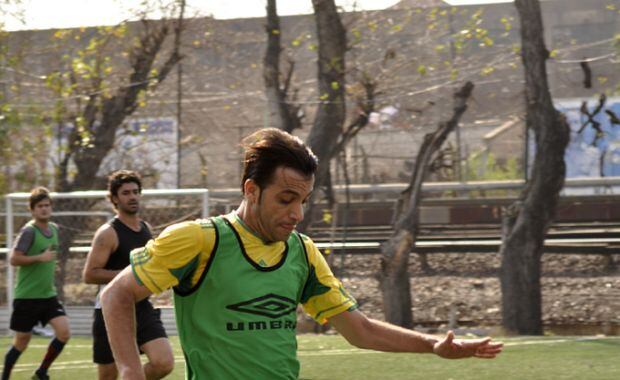 Martín Bossi demostrando sus dotes como goleador. (Foto: Jennifer Rubio).