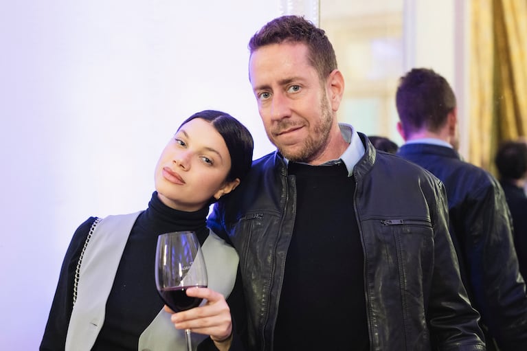 Martin Groisman, productor ejecutivo y su esposa.