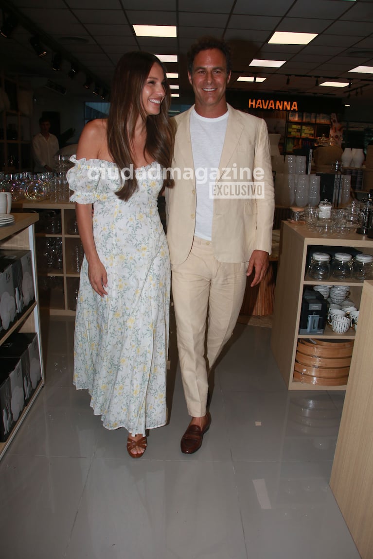 Martín Pepa acompañó a Pampita en su nuevo emprendimiento (Foto: Movilpress).